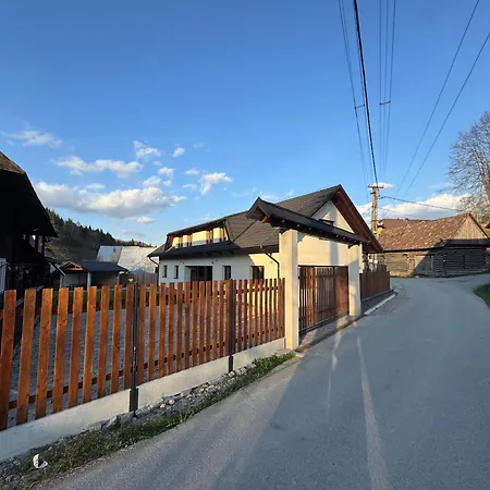بيت للعطل Pallov Dvor Lutise